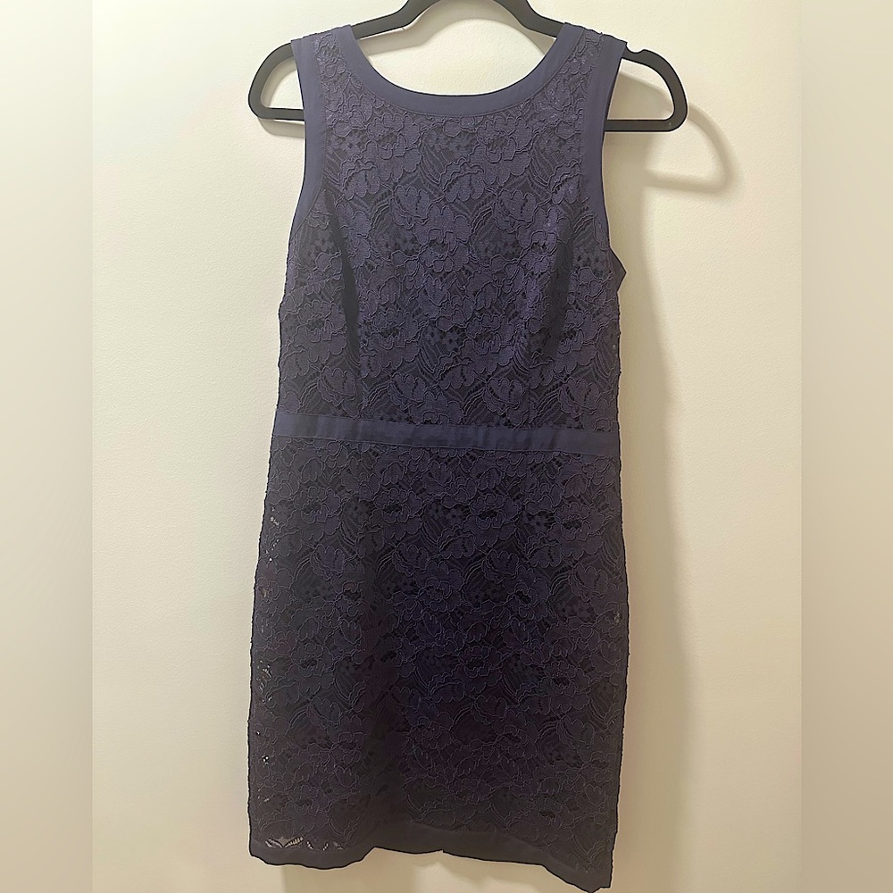 Like new navy Ann Taylor Lace Sheath Dress, Sz 6